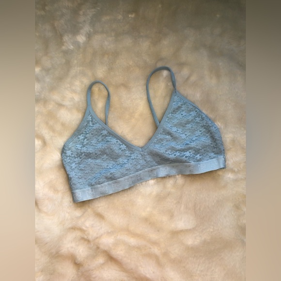 Wireless Lace Bra - Picture 4 of 7